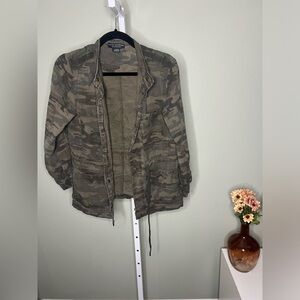Social Standard by Sanctuary Camo Safari Snap Button Drawstring Jacket Size XS